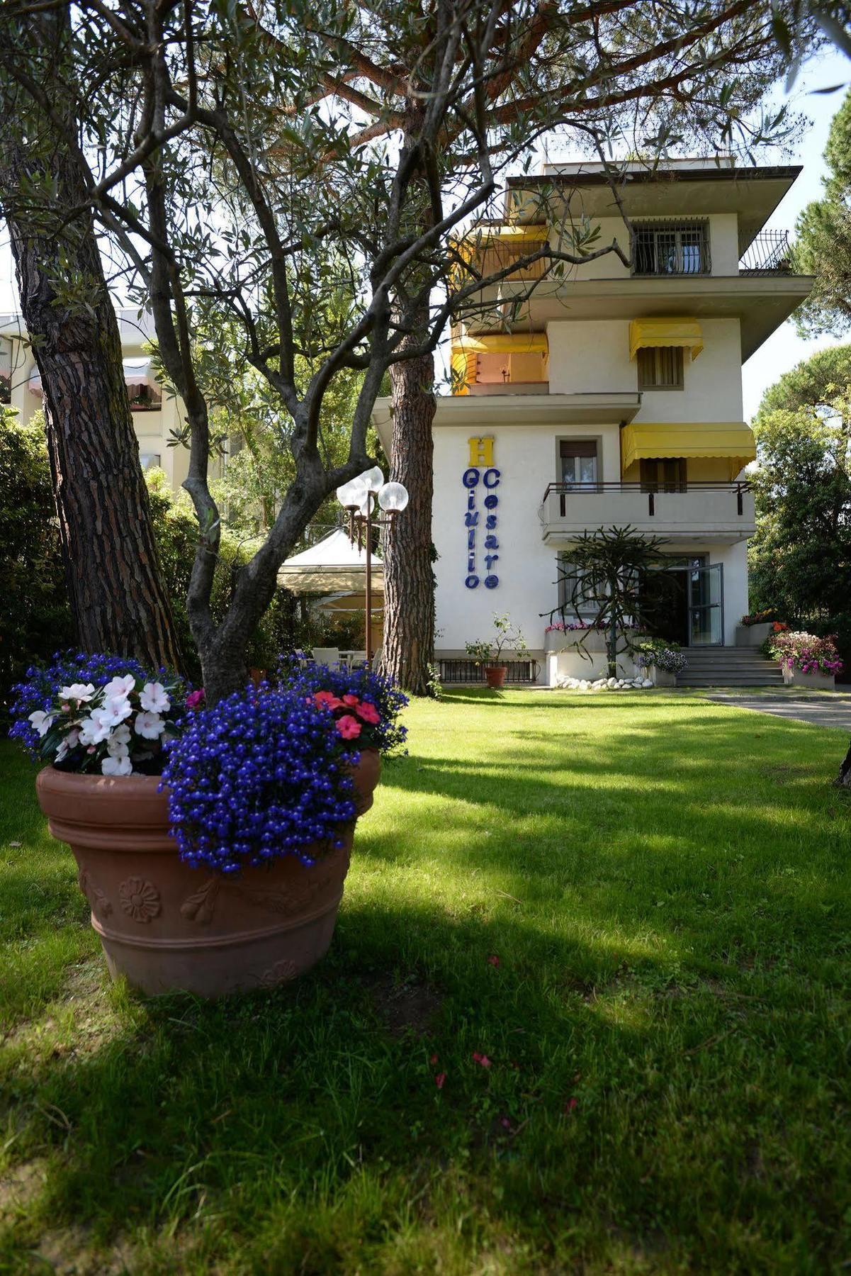 Hotel Giulio Cesare Cinquale Exterior photo